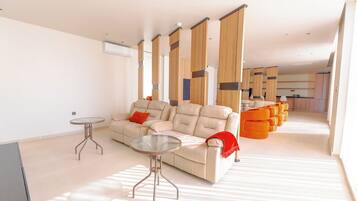 Coin salon dans le hall