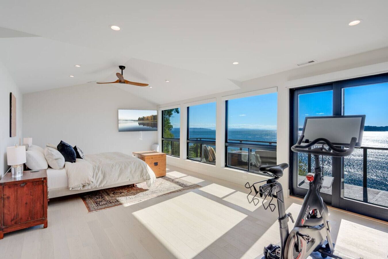 4 soveværelser, skrivebord, strygejern/strygebræt, weekendseng