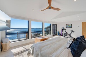 4 Schlafzimmer, Schreibtisch, Bügeleisen/Bügelbrett, Reisekinderbett