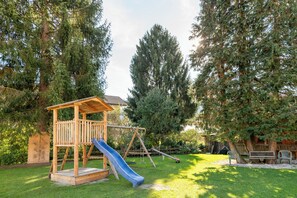 Área de juegos infantiles al aire libre