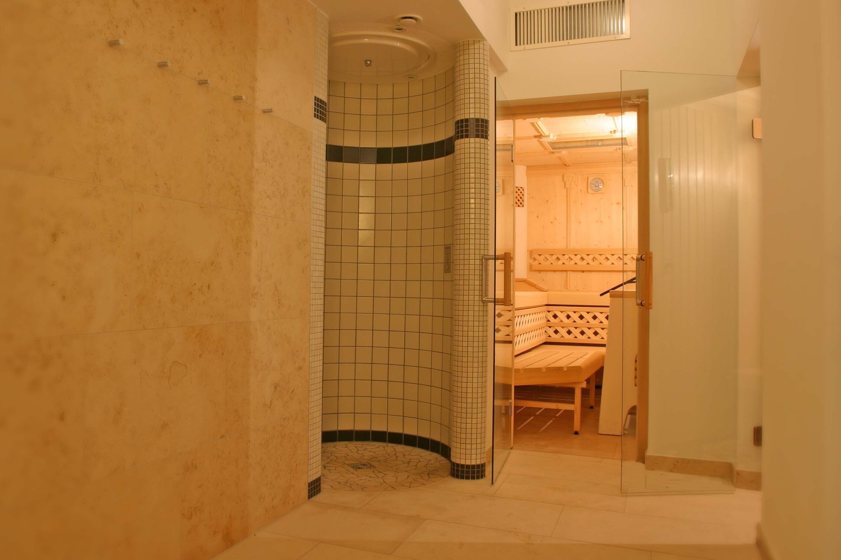 Sauna, steam room