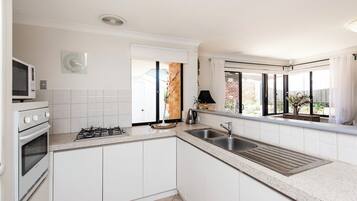 Fridge, microwave, stovetop, dishwasher