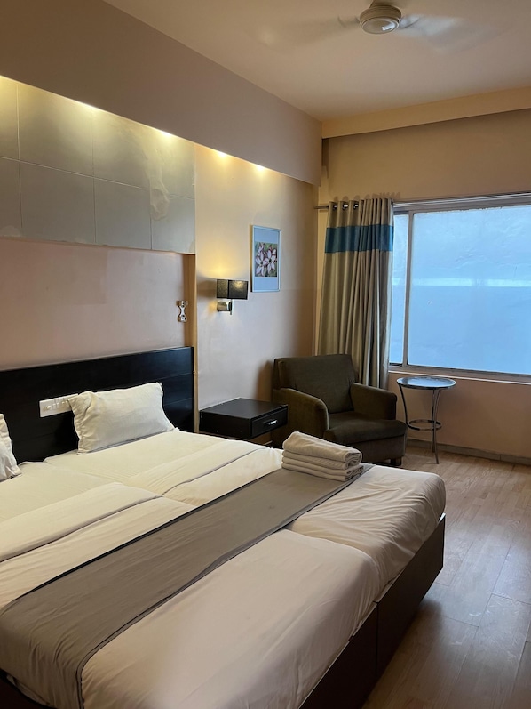 Phòng đôi Deluxe, quang cảnh thành phố | Truy cập Internet không dây miễn phí