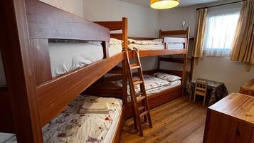 4 chambres, fer et planche Ă repasser, Wi-Fi, draps fournis