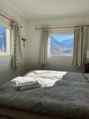 4 habitaciones, tabla de planchar con plancha, wifi y ropa de cama