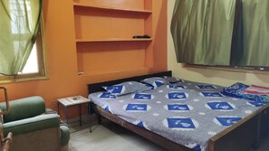 Standard Double Room | Free WiFi, bed sheets