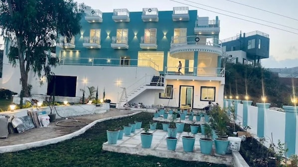 Mặt tiền nơi lưu trú
