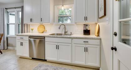 Topeka Farmhouse Hideaway: 5 Mi to Downtown!