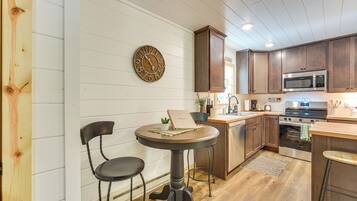 Fridge, microwave, stovetop, dishwasher