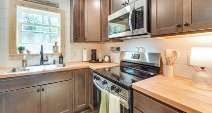 Lake Days, Links & Trails! Danbury Cottage