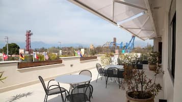 Café da manhã com buffet grátis todos os dias