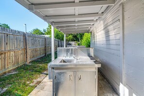 Property grounds - Sleek Studio Bunk 2 Mi to Chassahowitzka River! (Homosassa)