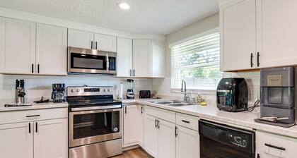 2 Mi to 7 Sisters Springs! Home w/ Resort Perks