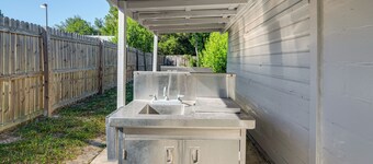 2 Mi to 7 Sisters Springs! Home w/ Resort Perks