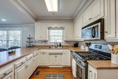 Walk to Dtwn Hahira: Inviting Home w/ Pool & Yard!