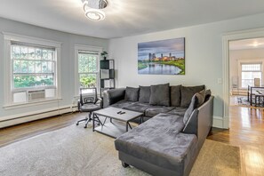 TV - 2 Mi to Dtwn! Walkable Minneapolis Apt w/ Deck (Minneapolis)