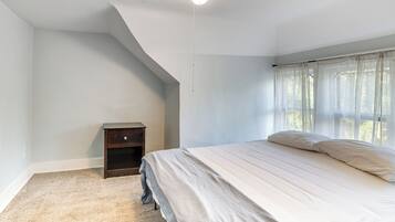 3 slaapkamers, een strijkplank/strijkijzer, internet, beddengoed