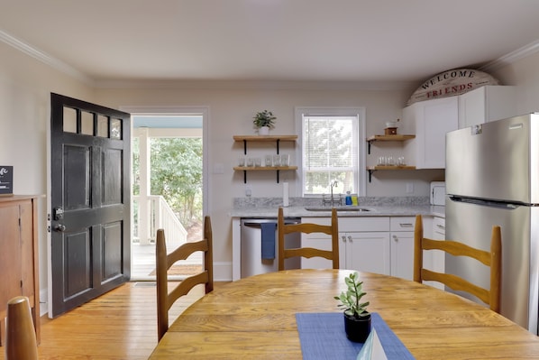 Fridge, microwave, stovetop, dishwasher - Steps to Downtown! Family Home in Historic Edenton (Edenton)