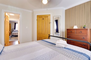 2 bedrooms, iron/ironing board, Internet, bed sheets