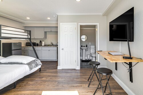 Fish & Explore: Homosassa Studio w/ Resort Perks!