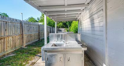 Fish & Explore: Homosassa Studio w/ Resort Perks!