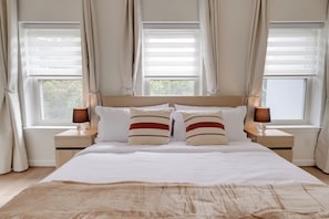 3 makuuhuonetta, työpöytä, silitysrauta/-lauta, internet