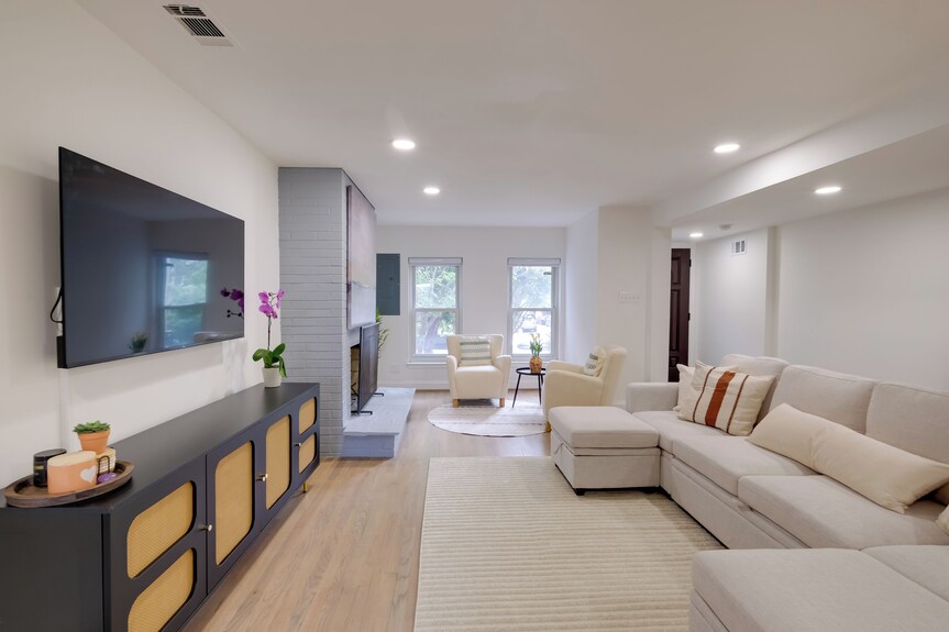 Central Dc Location! Urban Oasis In Logan Circle - Alexandria, VA