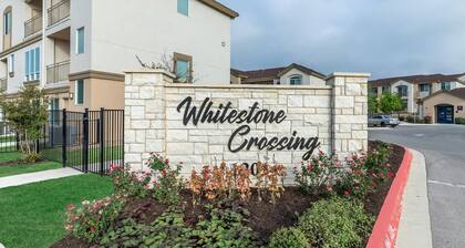 Lovely Apartment in Austin shopping Dining