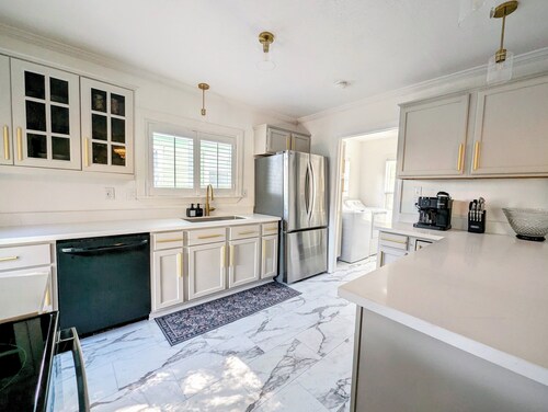 10 mins to FIFA / NRG! Charming Lux Gem in Med Center w/ 2 K Beds-Patio-Backyard
