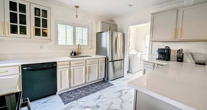 10 mins to FIFA / NRG! Charming Lux Gem in Med Center w/ 2 K Beds-Patio-Backyard