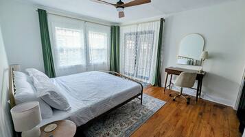 2 bedrooms, desk, iron/ironing board, WiFi