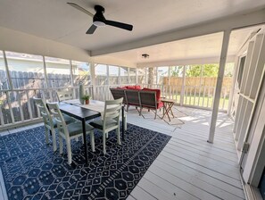 Outdoor dining - Charming Lux Gem in Med Center w/ 2 King Beds-Patio-Backyard (Houston)