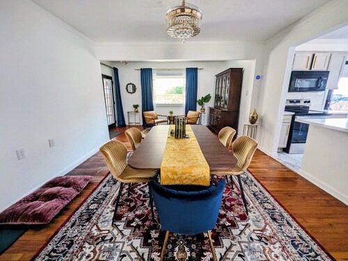 Charming Lux Gem in Med Center w/ 2 King Beds-Patio-Backyard