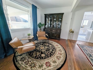 Interior - 10 mins to FIFA / NRG! Charming Lux Gem in Med Center w/ 2 K Beds-Patio-Backyard (Houston)