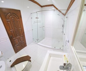 Villa, 5 Bedrooms | Bathroom - Ishara Villa 5 Bedrooms (Pattaya)