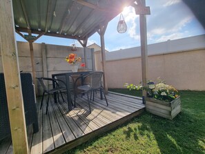 تناول الطعام بالخارج