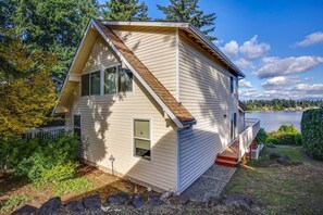 Exterior - Serene 3BR Home in Kent with Modern Comforts (Kent)