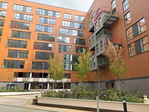 Exterior - Bracknell 1 Bed | Nr Station & Ascot London Links (Bracknell)