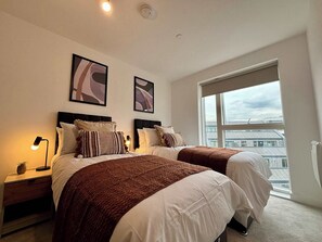 2 Schlafzimmer, Schreibtisch, Bügeleisen/Bügelbrett, WLAN