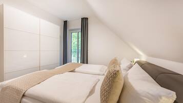 2 bedrooms, iron/ironing board, travel cot, free WiFi