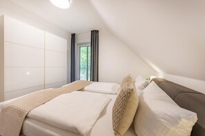 2 bedrooms, iron/ironing board, travel cot, free WiFi