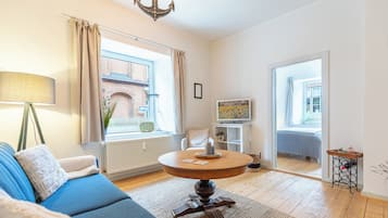 Fernseher, Bücher, Stereoanlage