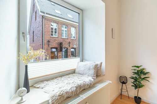 Eddies Hafenstuuv: Historic apartment with modern facilities in the heart of Hus