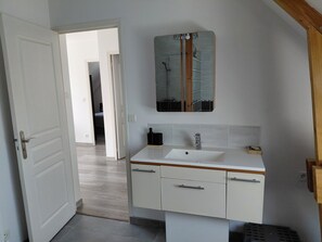 تجهيزات دش، مجففات شعر، صابون