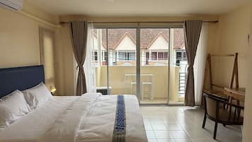 双人房, 1 张特大床, 城市景观 | 办公桌、笔记本电脑工作区