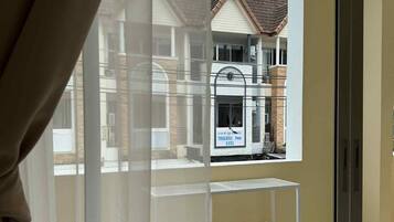 双人房, 1 张特大床, 城市景观 | 办公桌、笔记本电脑工作区