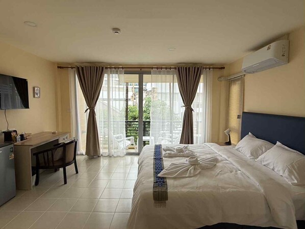 Deluxe Double Room, Garden View | Desk, laptop workspace - Kata Kata Stay (Karon)