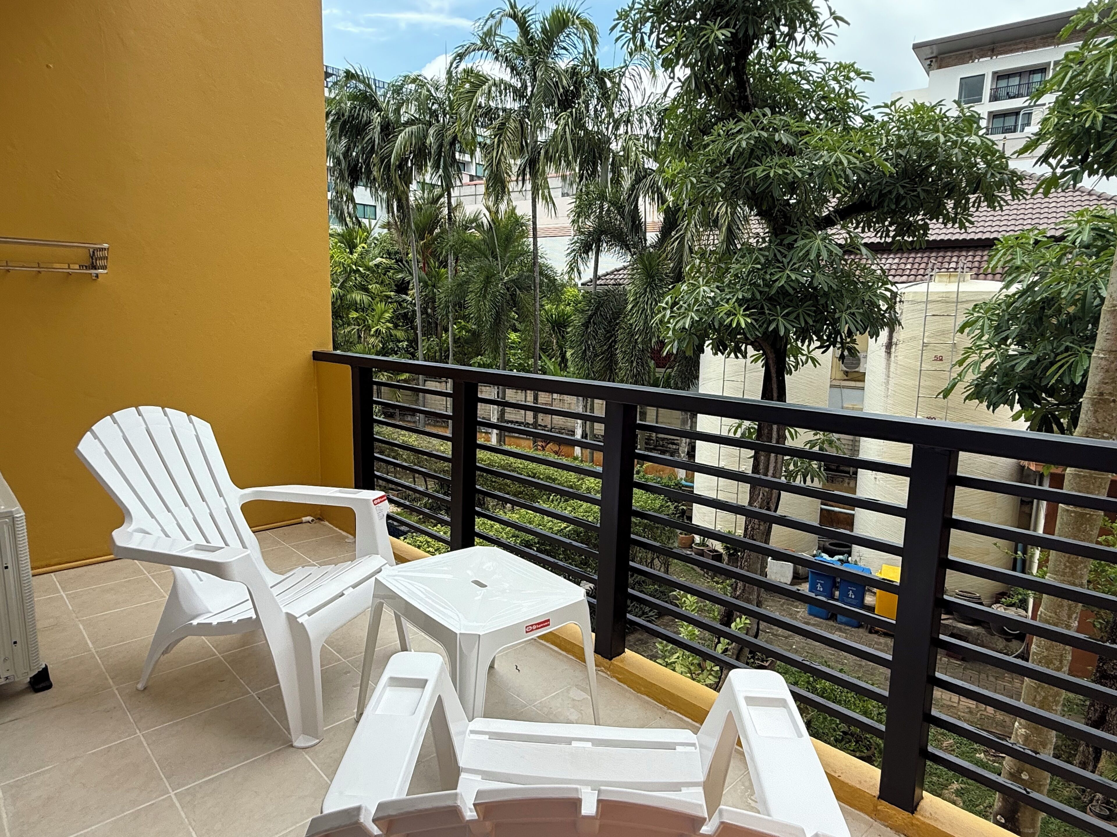 Dobbeltrom – superior, hageutsikt | Skrivebord og skrivebord for bærbar PC