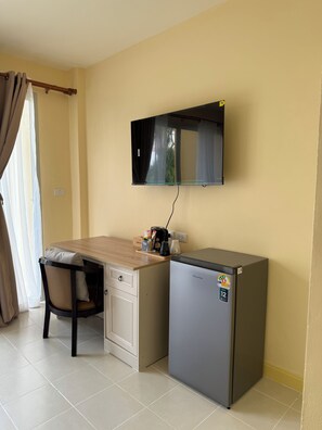 Desk, laptop workspace - Kata Kata Stay (Karon)