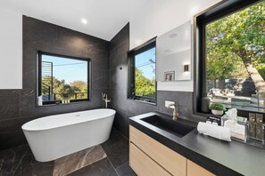 Luxury House, Multiple Beds, Hot Tub, Mountain View (Farley Court) | Bathroom | Towels - Farley Court - Stylish Hillside Residence With Stunning Views (Studio City)